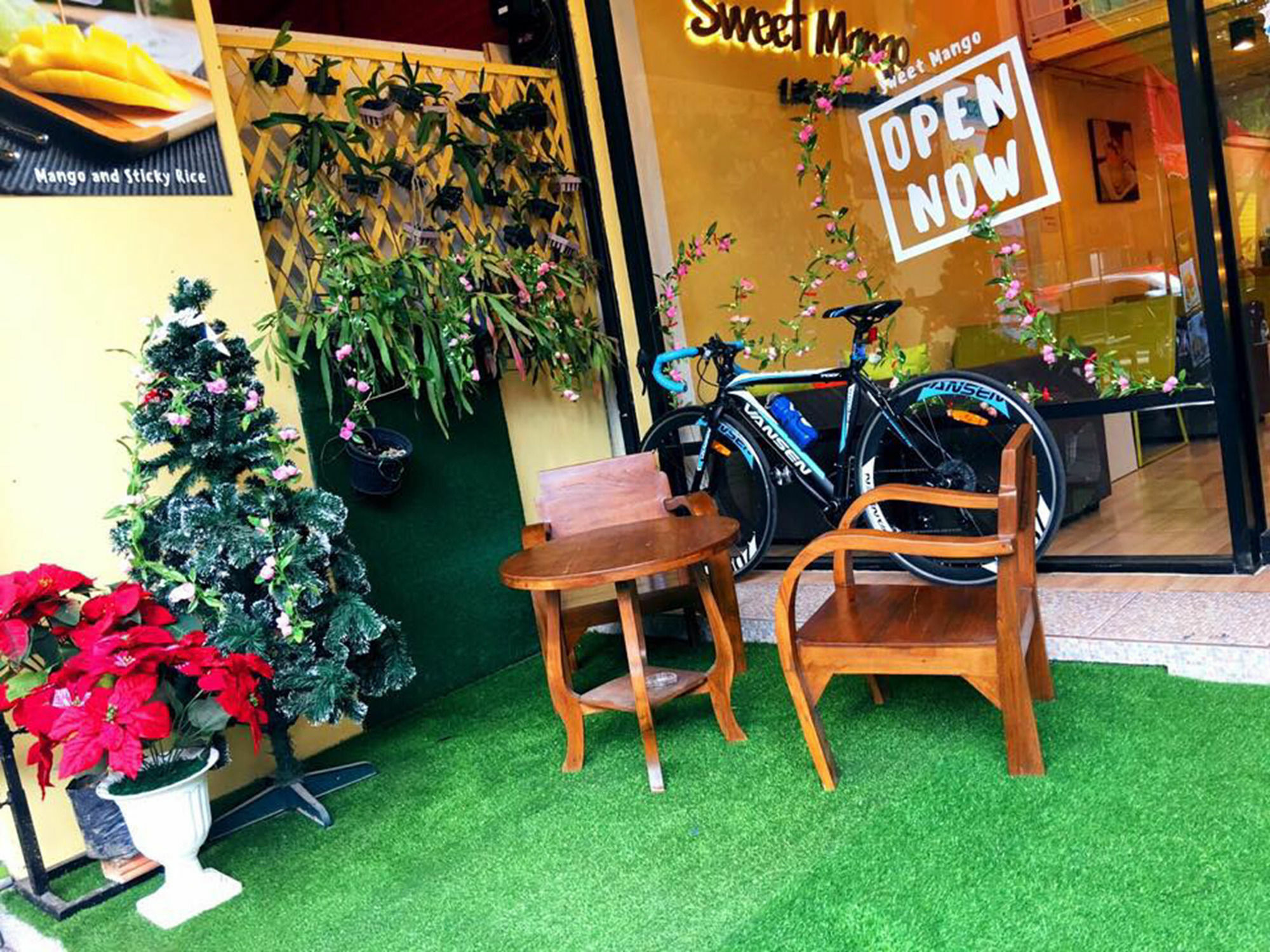 Oyo 743 Sweet Mango Cafe And Hostel Čiang Mai Exteriér fotografie