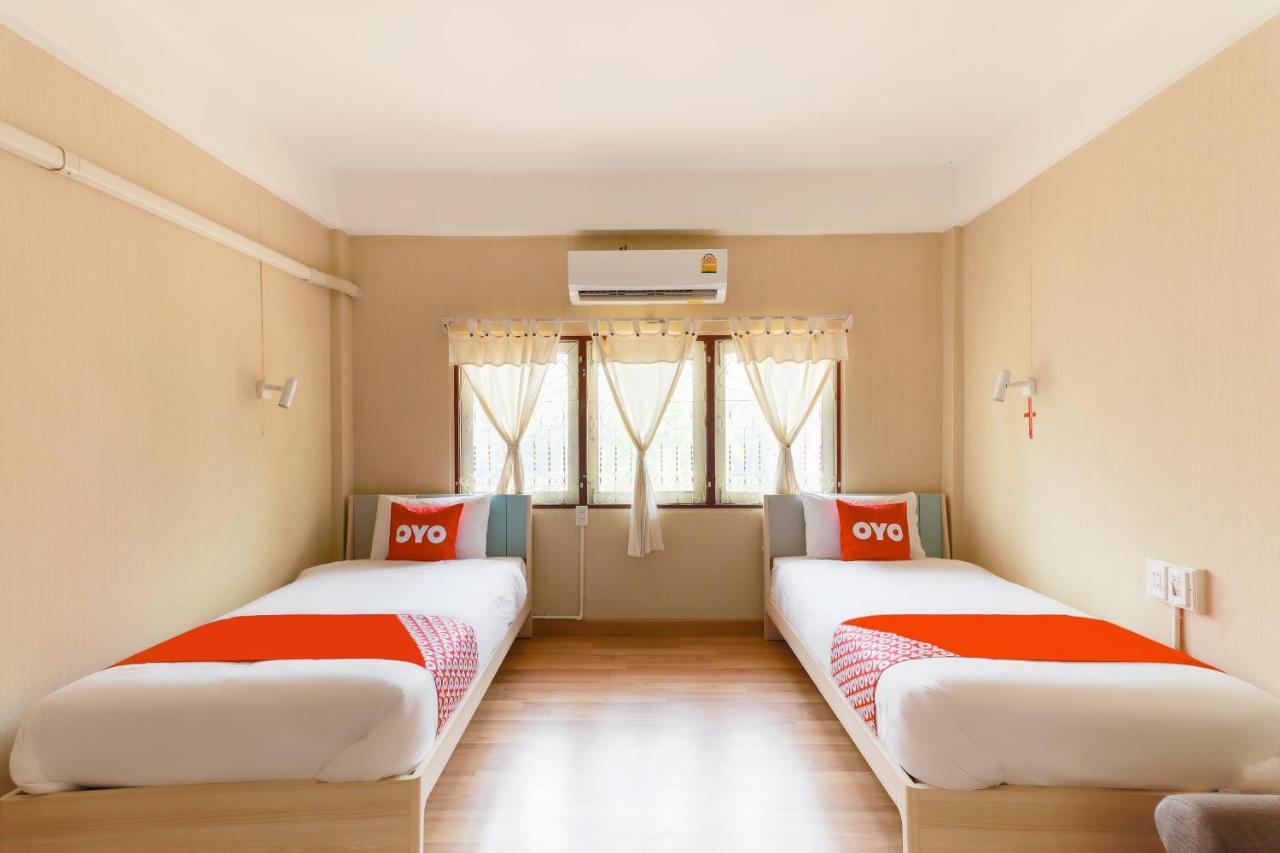 Oyo 743 Sweet Mango Cafe And Hostel Čiang Mai Exteriér fotografie